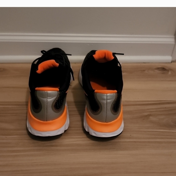 Nike Renew Orange & Black NWOB Size 4.5 Youth - Picture 2 of 5